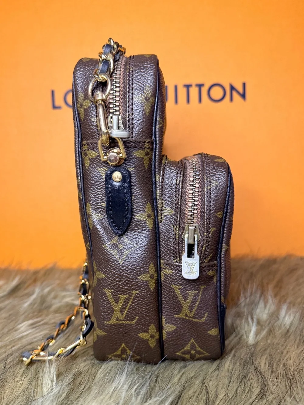 Louis Vuitton compact louis